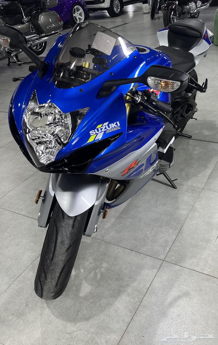 Suzuki GXR motorcycle, almost new, only 9,200 km mileage63258181297666114