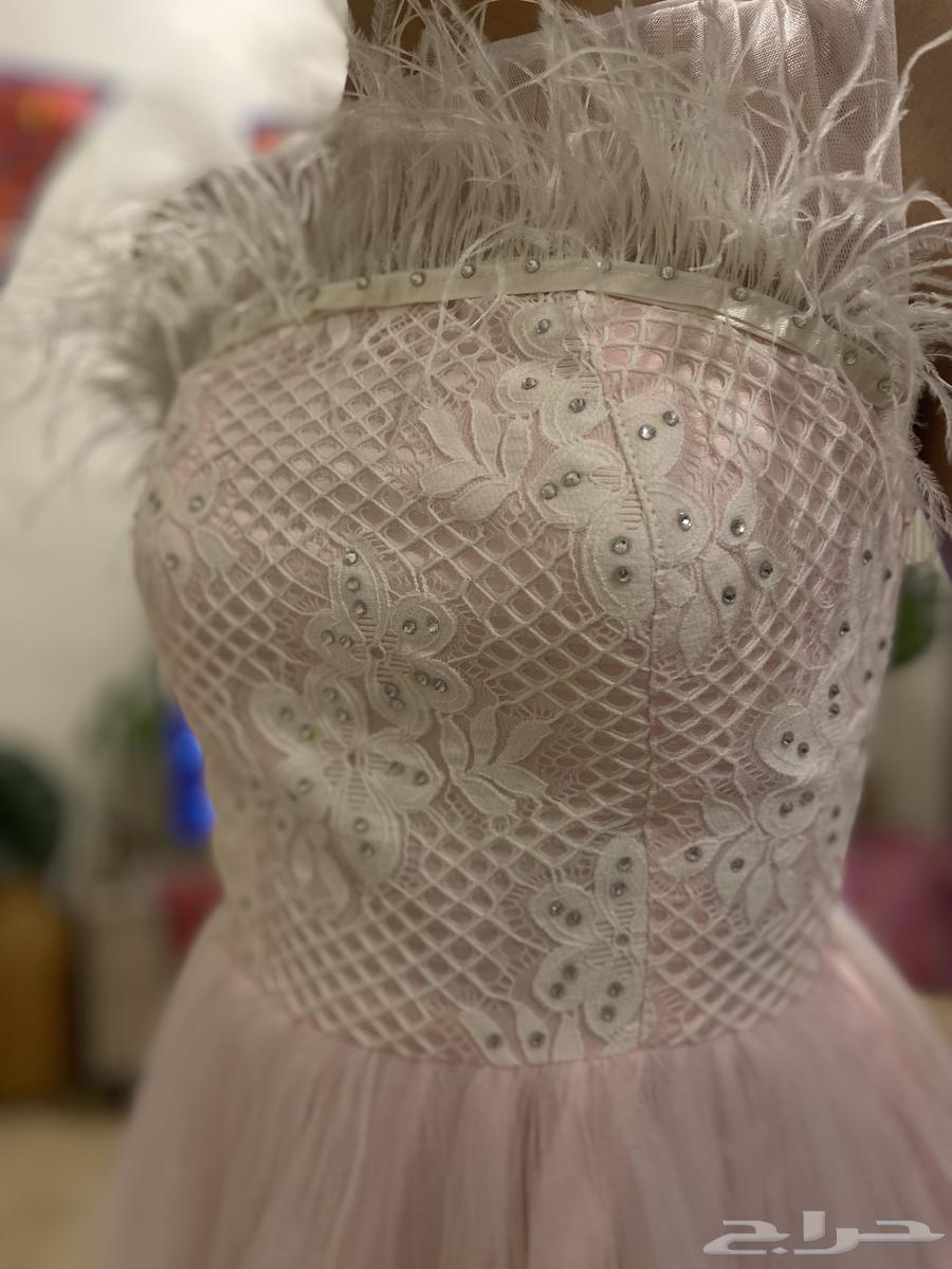 A clean girl's dress63172399168129111