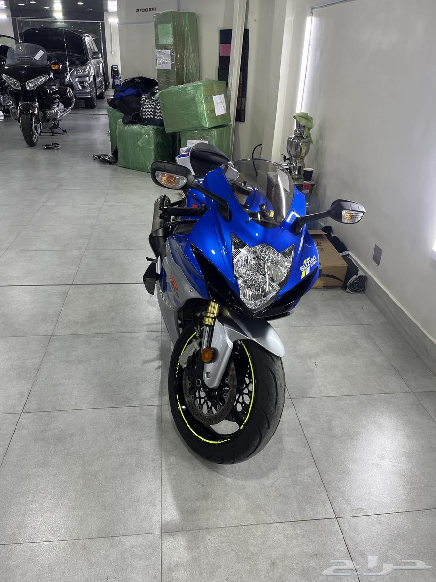 Suzuki GXR motorcycle, almost new, only 9,200 km mileage632581812976661118