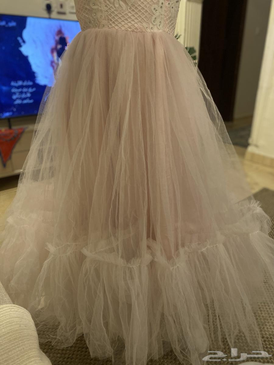 A clean girl's dress63172399168129114
