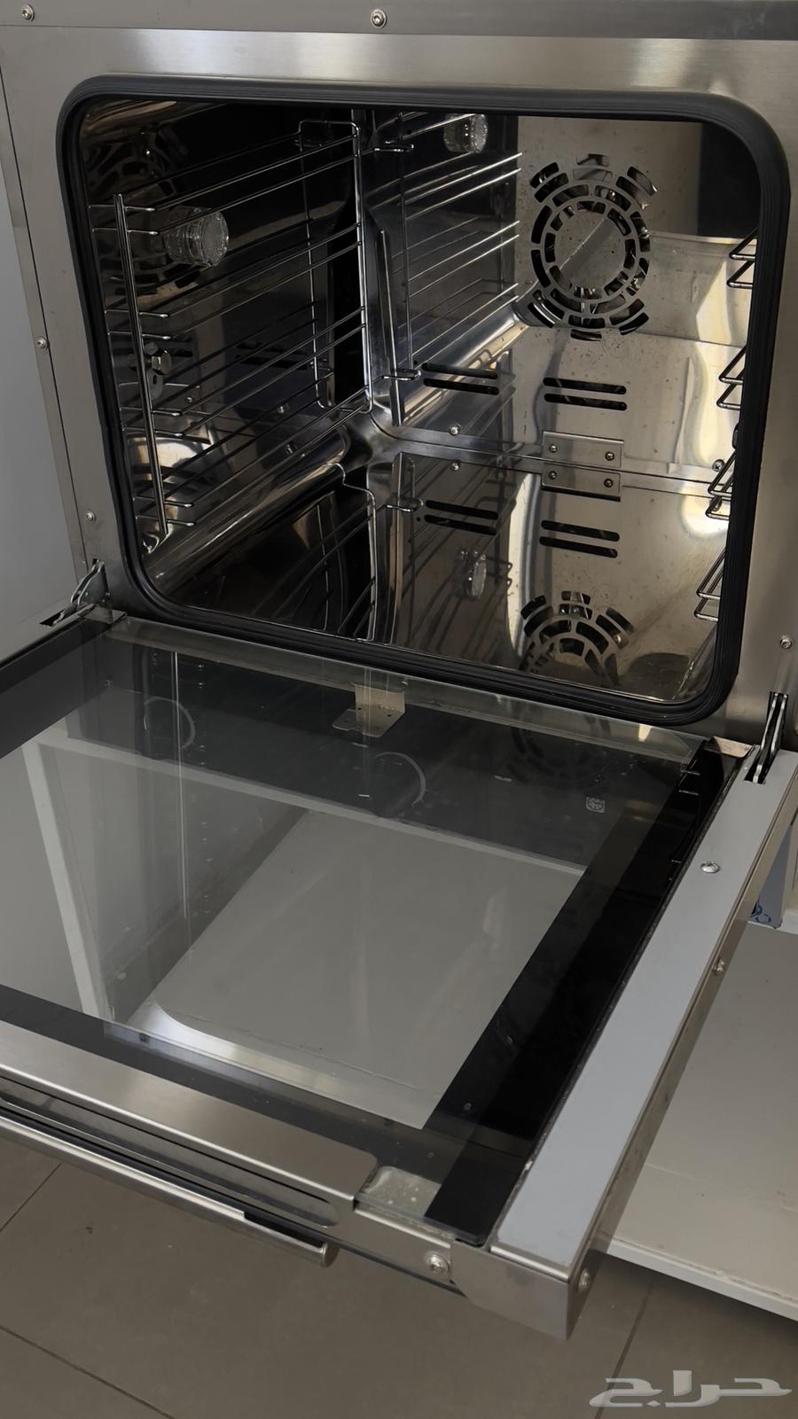 Italian convection oven with a heat distribution fan63169191071489113