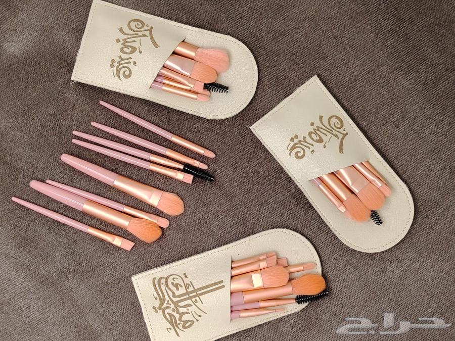 Gifts and makeup brush giveaways with a leather wallet saying "Eid Mubarak"63169190748035112