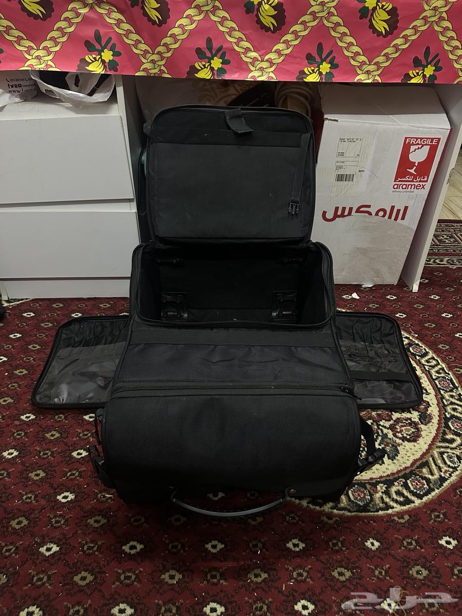 A makeup bag that can also be used as a travel bag.63170616204931111