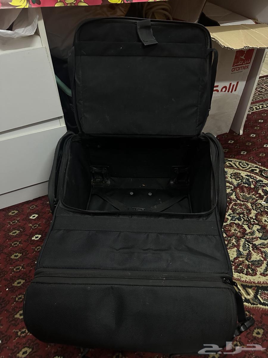 A makeup bag that can also be used as a travel bag.63170616204931112