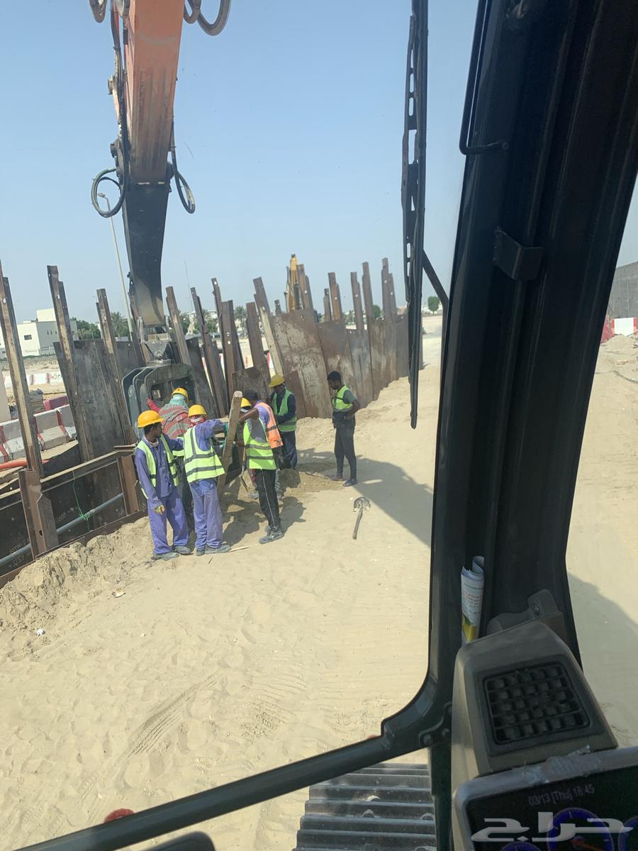 سواق بكلين فبرو همر يبحث عن شغل.63252963800961111