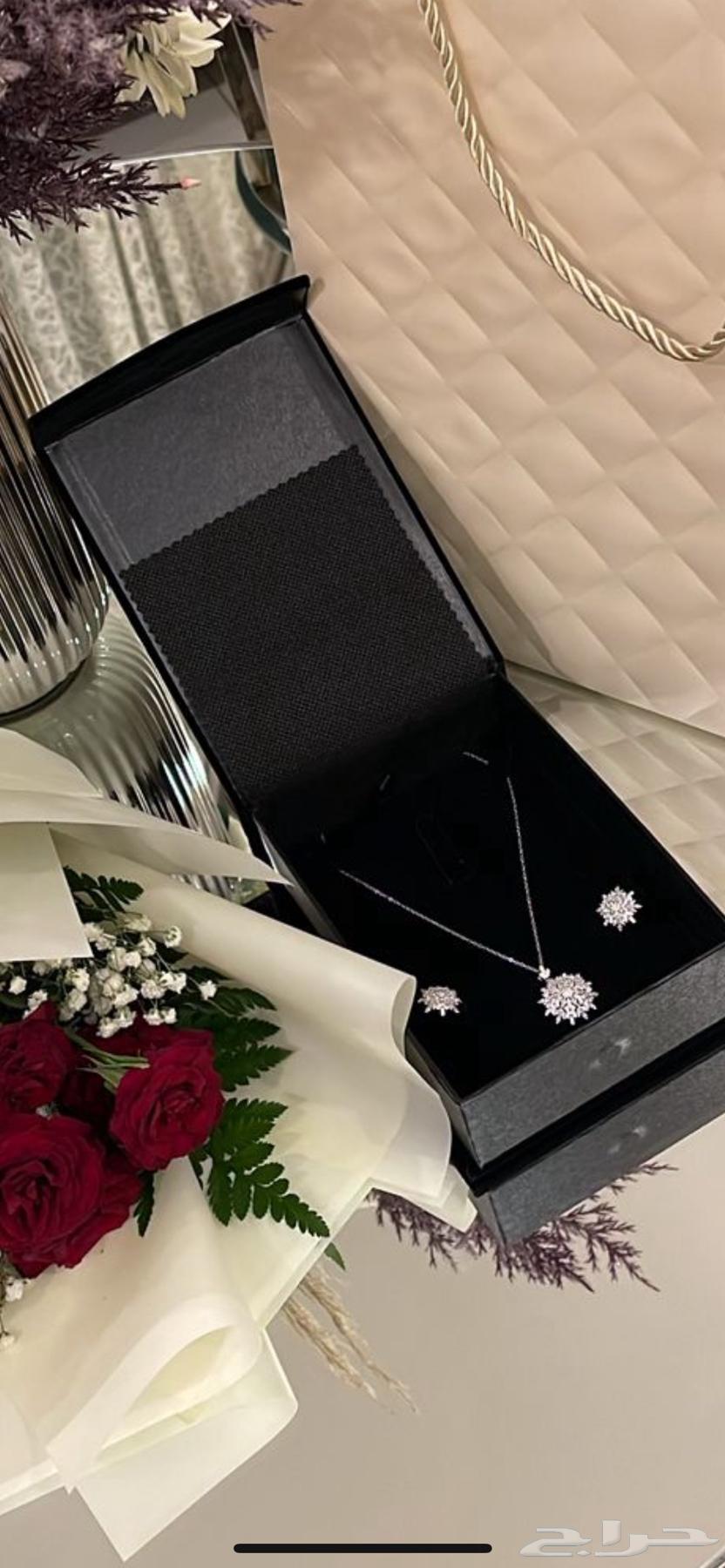 Gifts and original silver distributions stamped with a silver hallmark; our prices are lower.63168726975746112