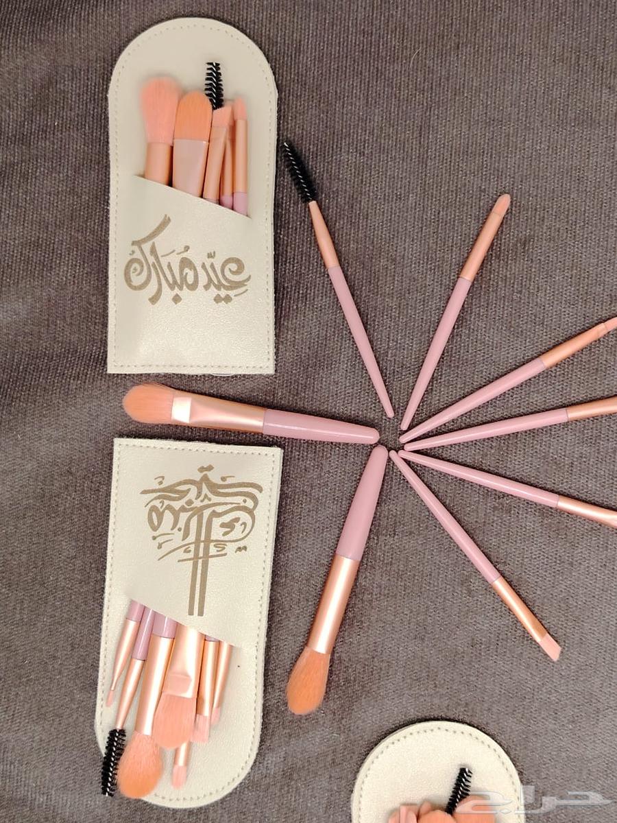 Gifts and makeup brush giveaways with a leather wallet saying "Eid Mubarak"63169190748035114