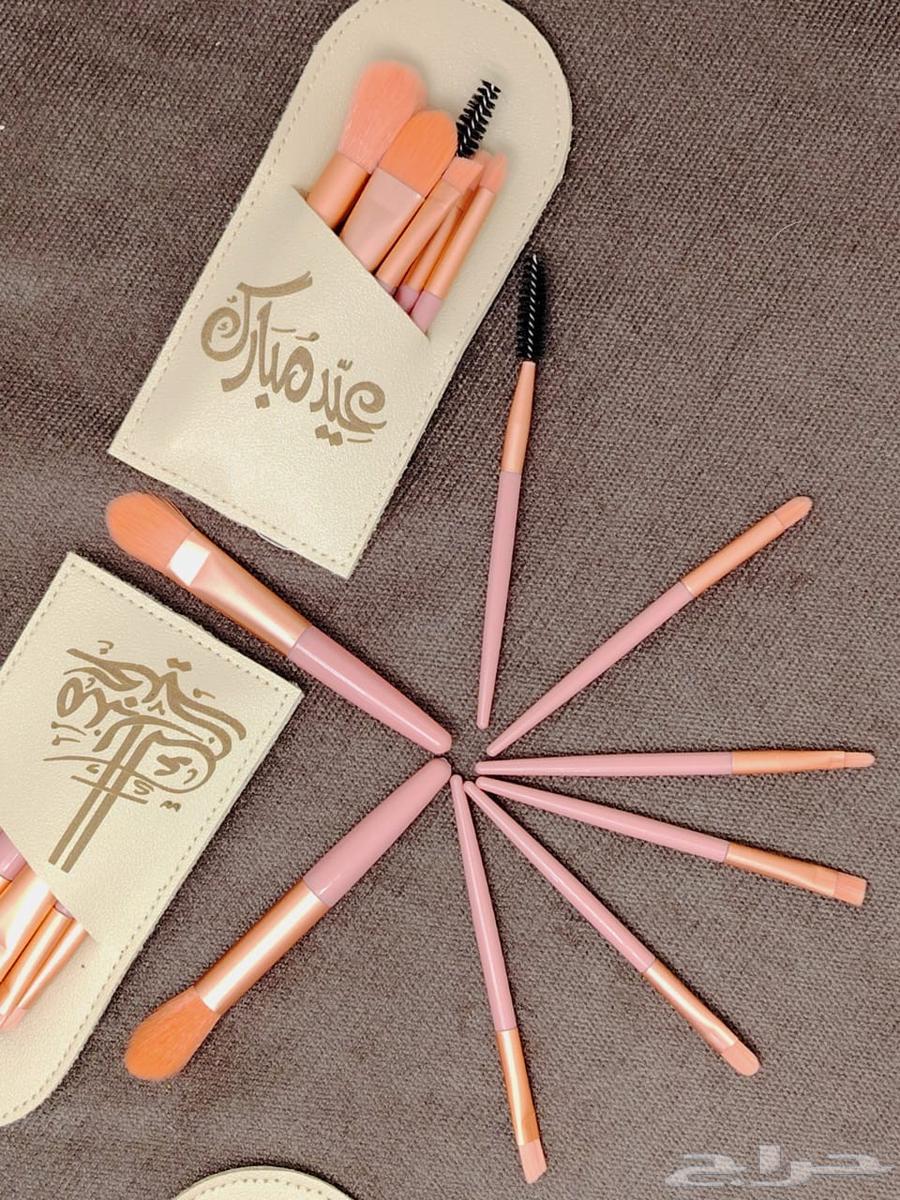 Gifts and makeup brush giveaways with a leather wallet saying "Eid Mubarak"63169190748035111