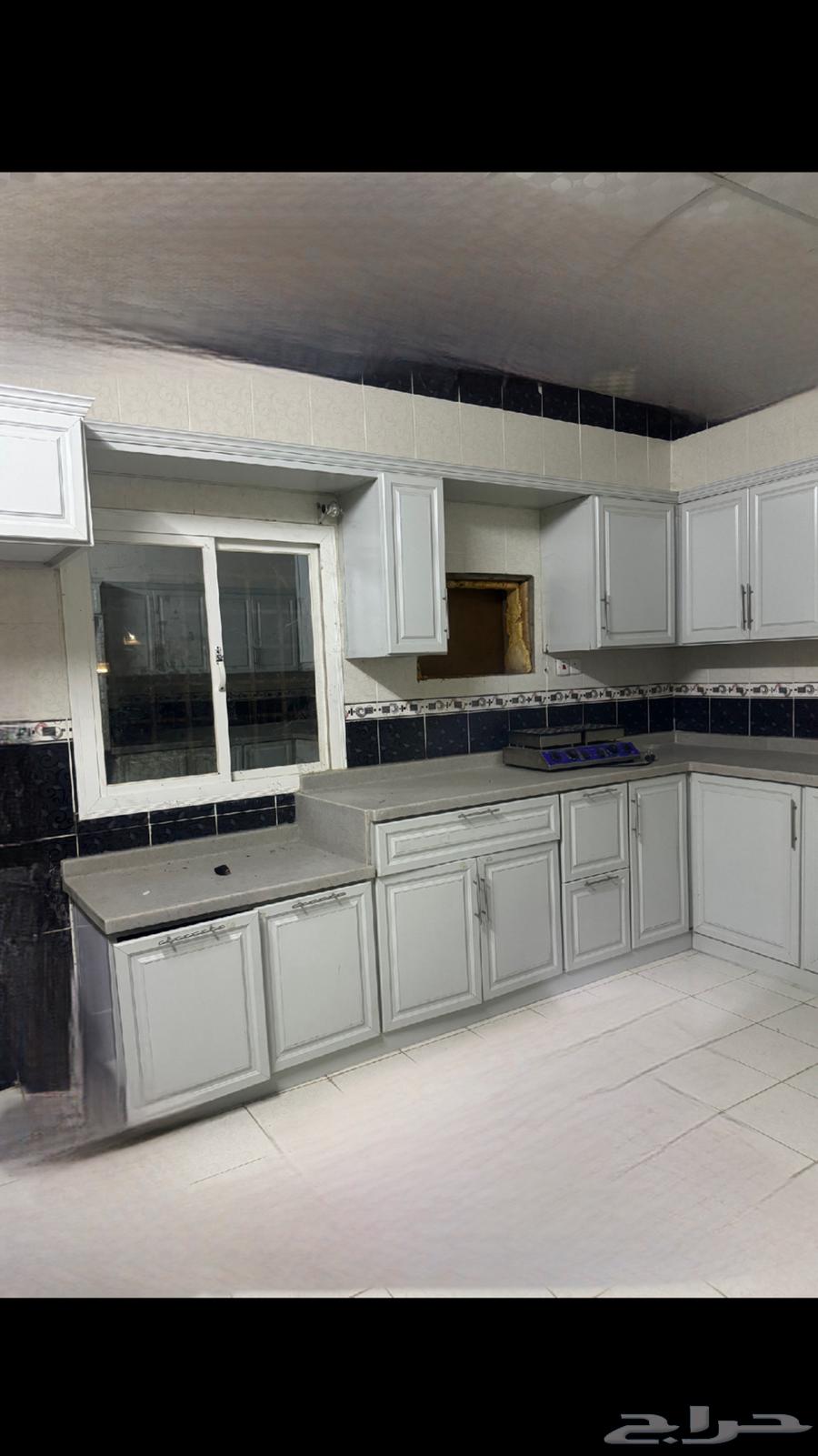 Lightly used, clean kitchen cabinet for sale63167293918721112