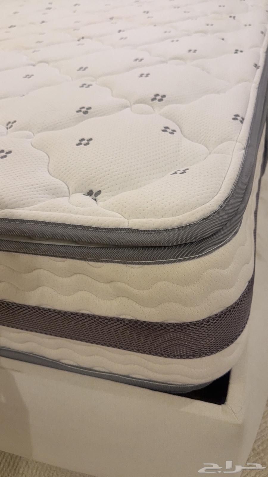 Bed with a high-quality mattress, pictures included. Features:63166362911619112
