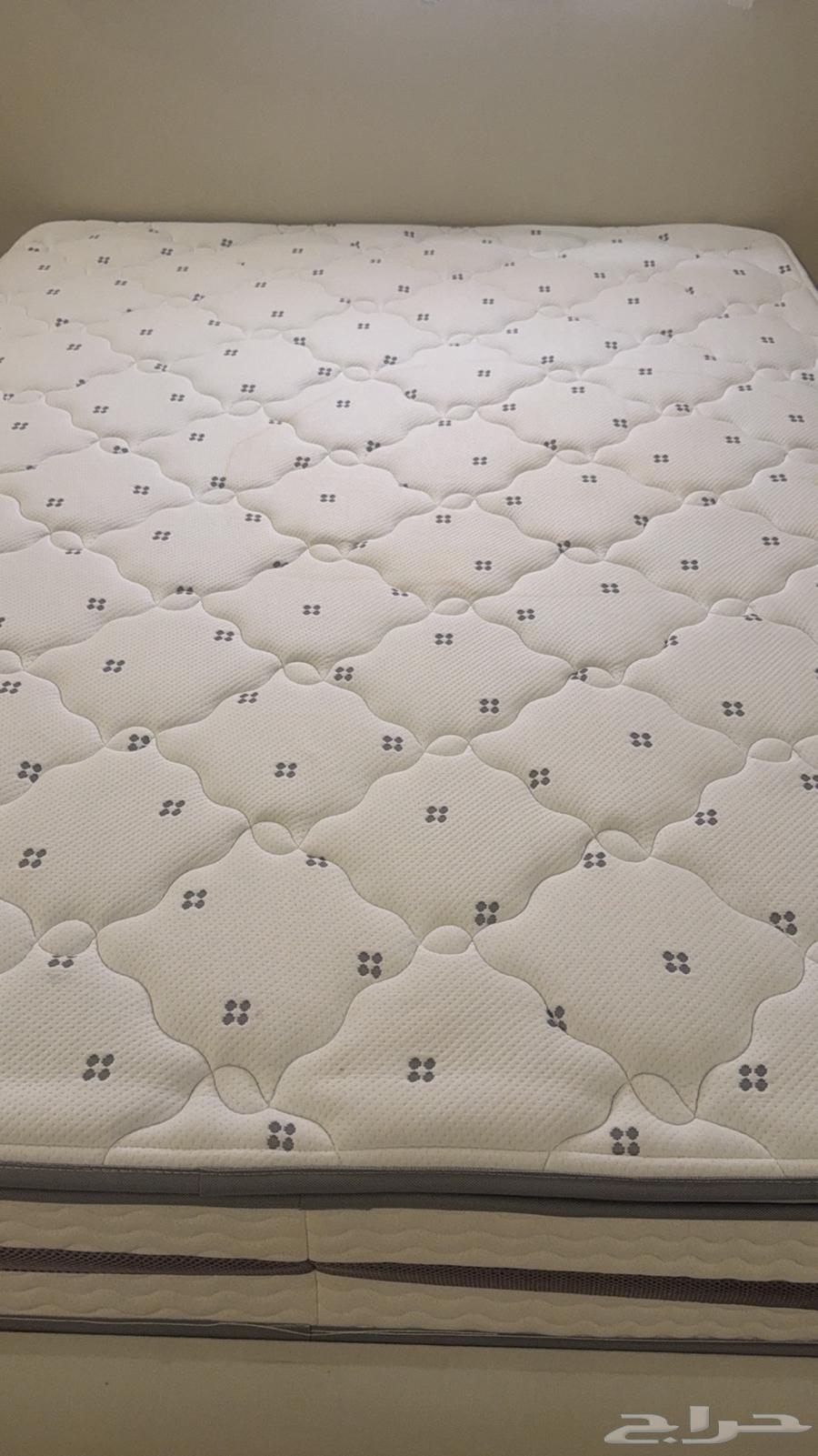 Bed with a high-quality mattress, pictures included. Features:63166362911619114