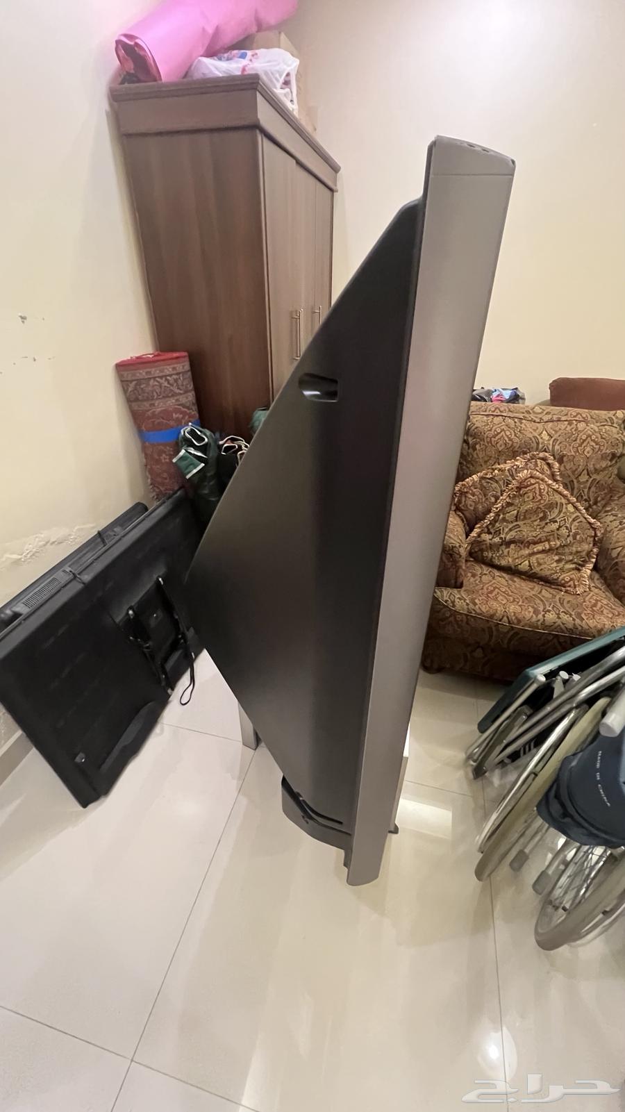 An antique TV for sale63167767785346111