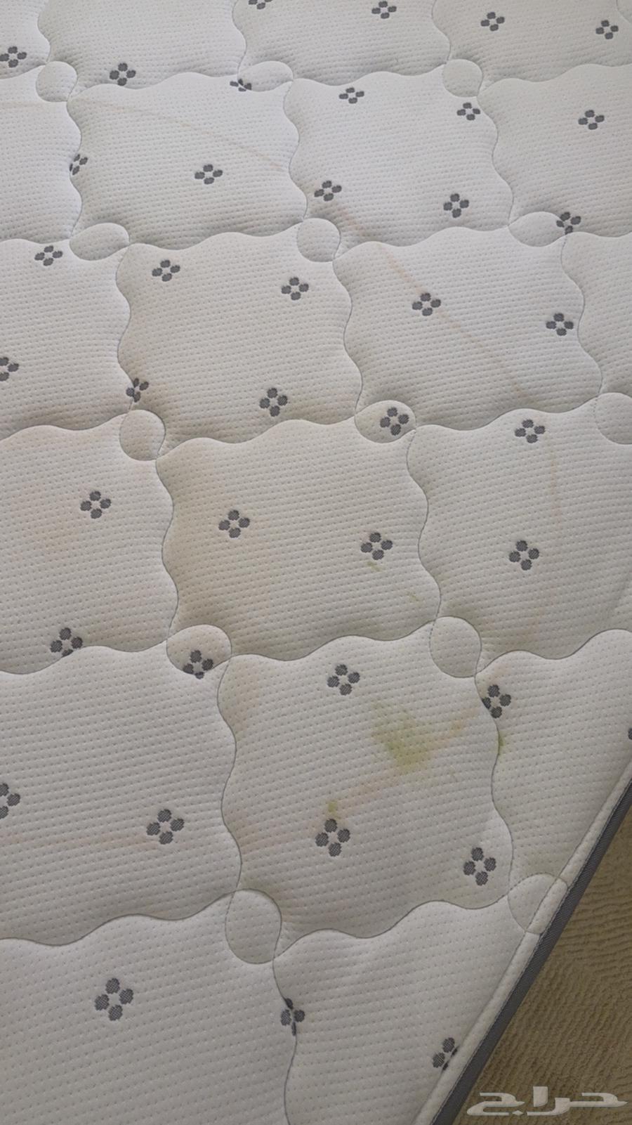 Bed with a high-quality mattress, pictures included. Features:63166362911619113