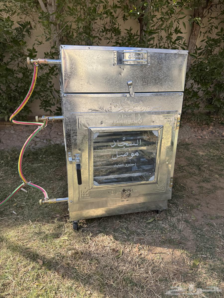 Gas oven with a baker631673287555871115