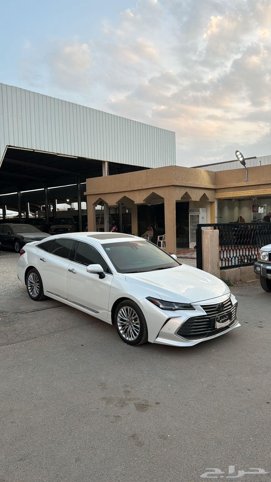 تويوتا افالون 2021 سعودي اللون ابيض ممشئ 1500 بدي شرط63253012903298112