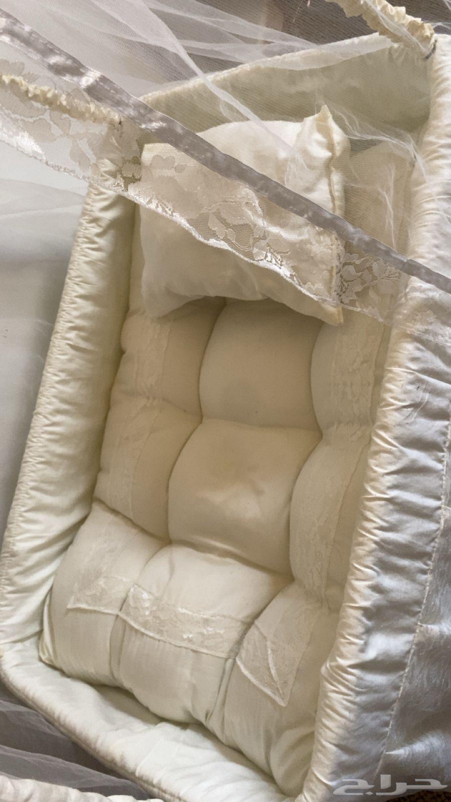 Crib for a newborn baby63167783466114111