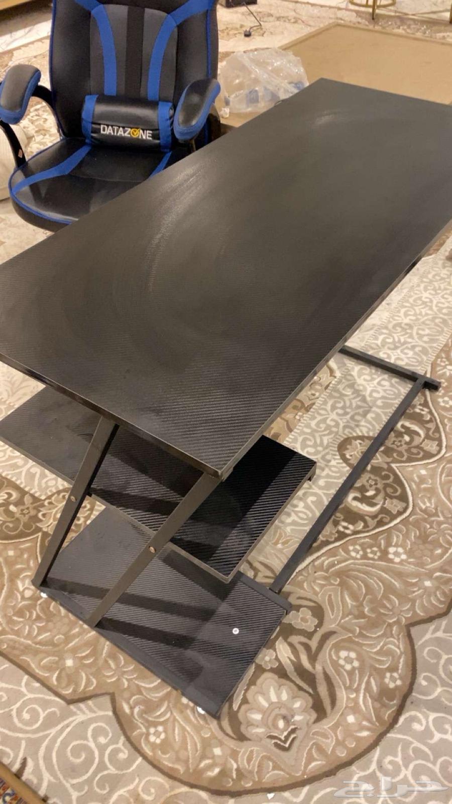 Table and chair63504262985858114