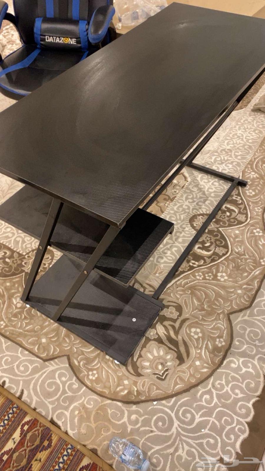 Table and chair63504262985858113