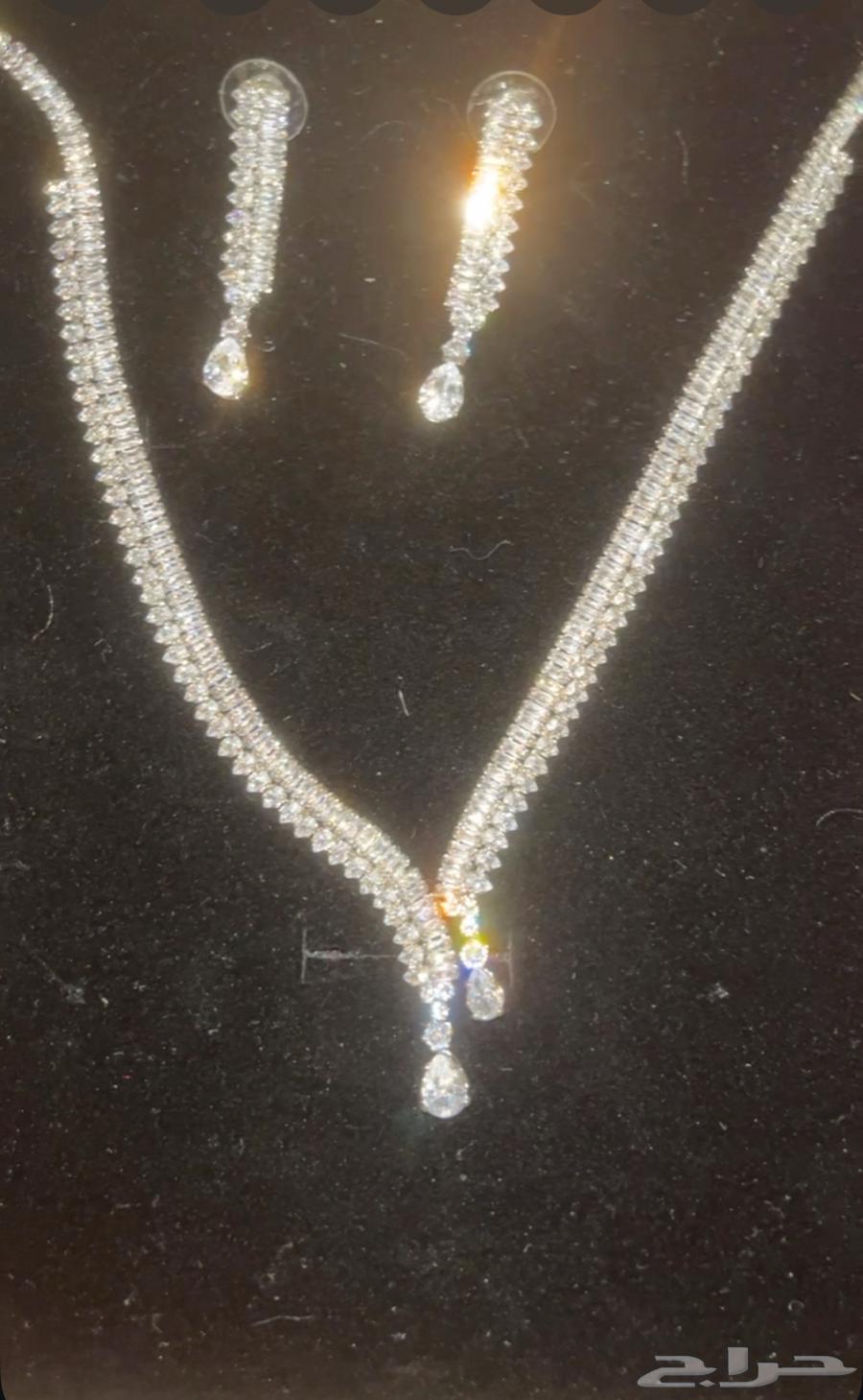 تاج عروسه ومسكه وطقم ناعم63504490198401111