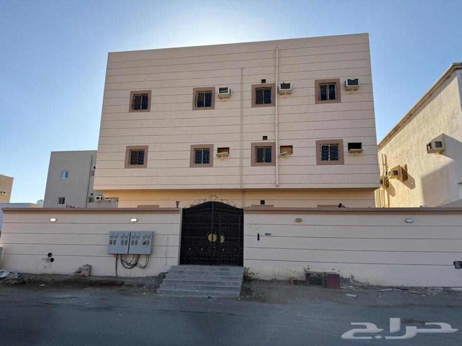 A 3-story building with 6 apartments for sale in Rabigh, Al-Sulabi Al-Sharqi district630095940971531121