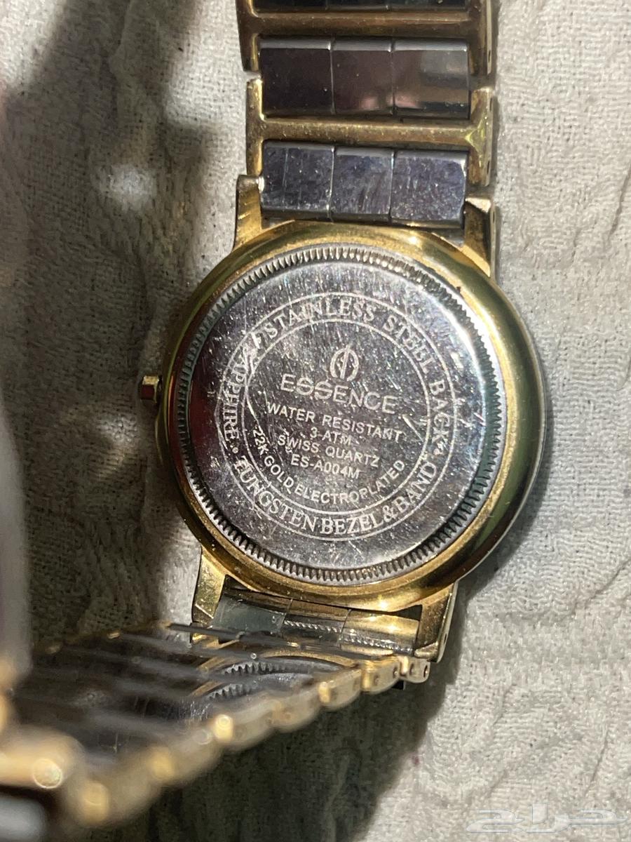 Essence clock63165452584834112