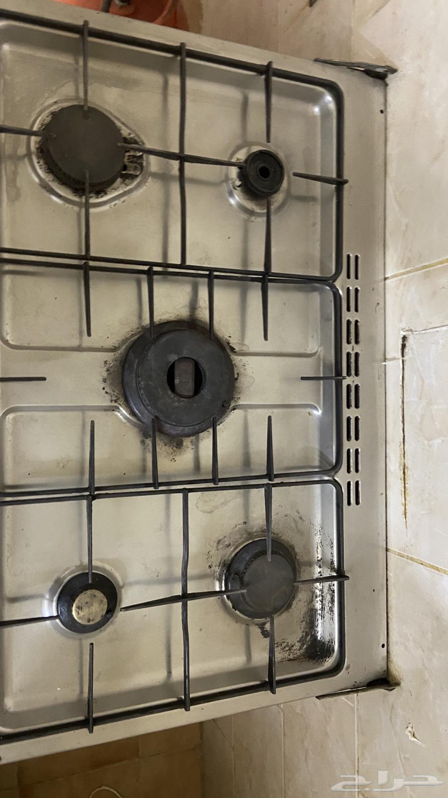 The oven doesn't work, but everything else is fine for 400, and a wardrobe for 700.63161738777857111