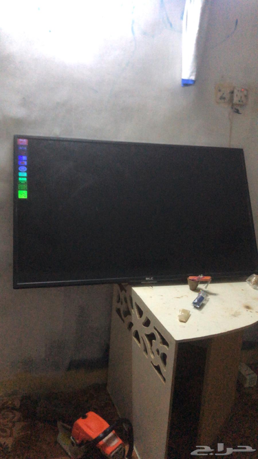 Two screens for sale: 55 inches and 42 inches, both have damaged screen lighting.631626702483221128
