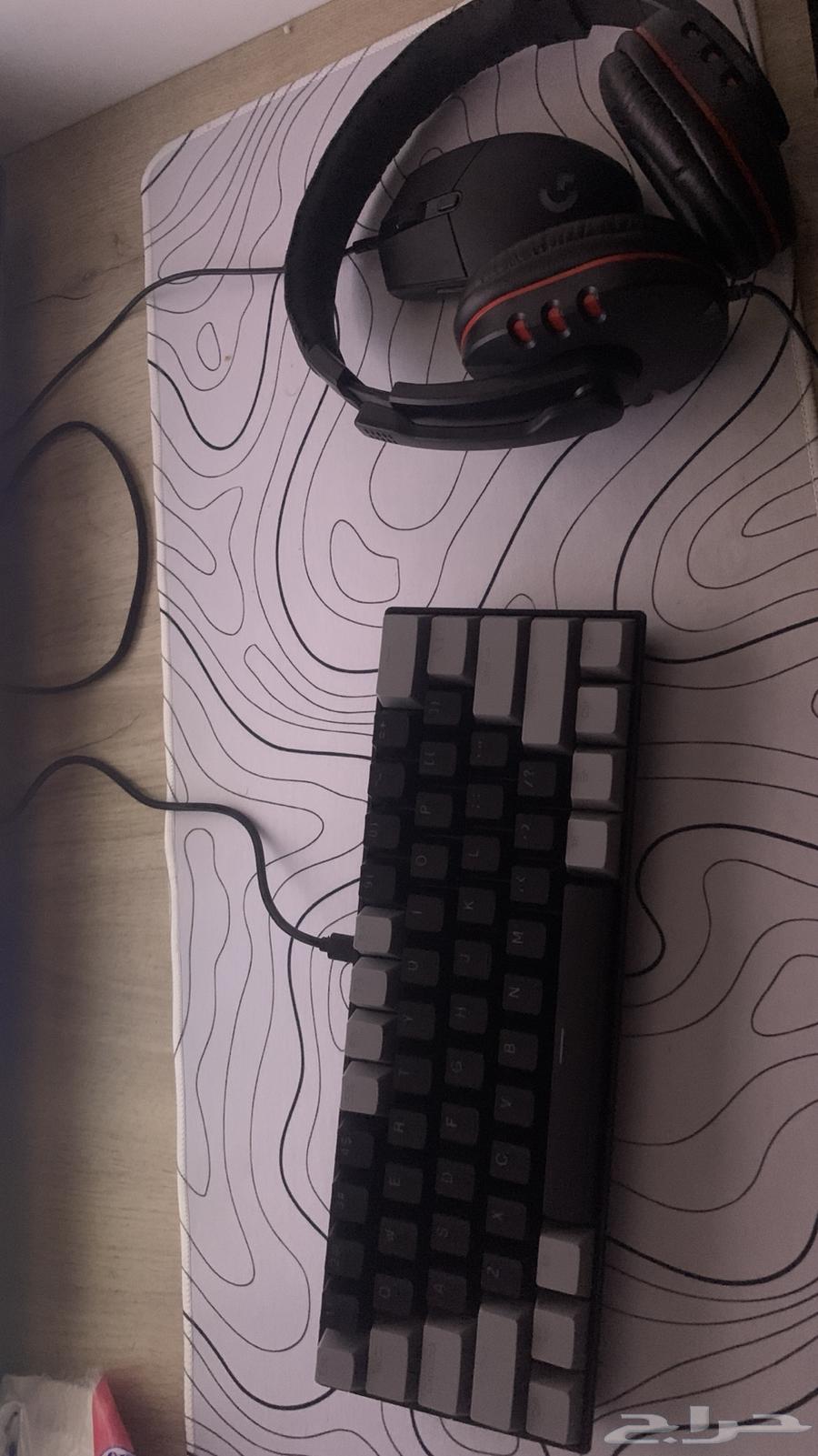 Mouse and keyboard63503706838273111