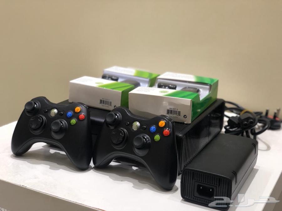 Xbox 360 with two controllers and 50 games63162686681474112