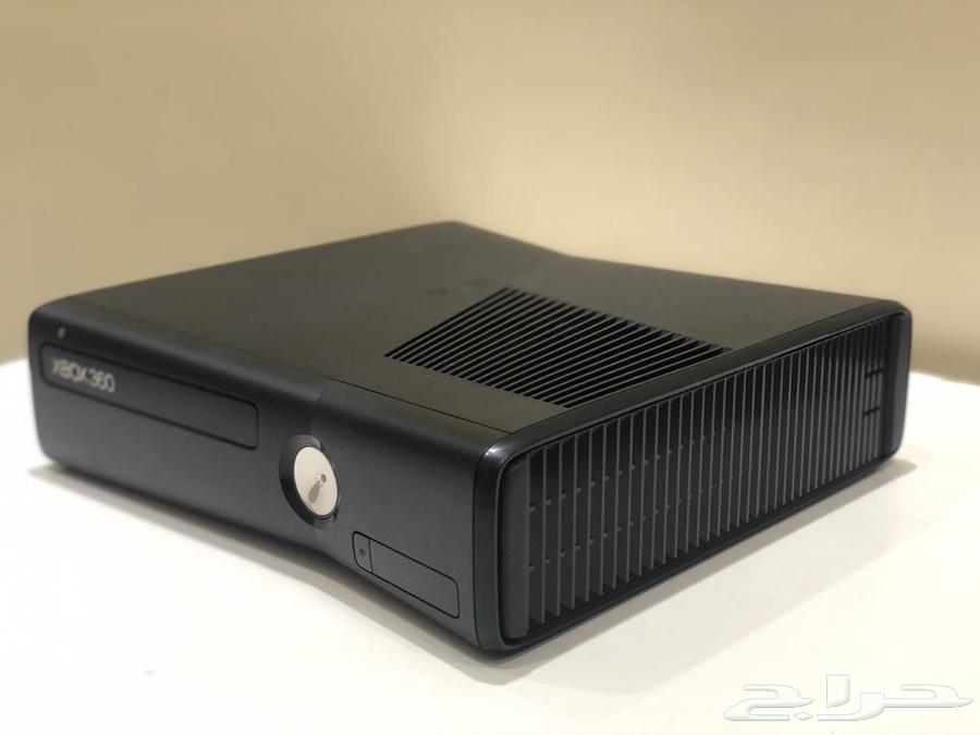 Xbox 360 with two controllers and 50 games63162686681474113