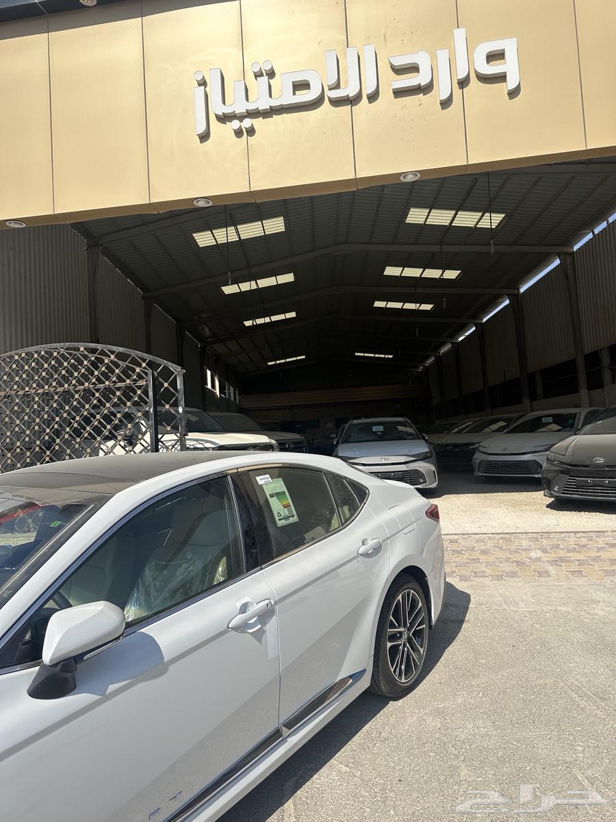 Special offer for 2025 Camry LE Hybrid with panoramic roof, Saudi version63242723439363112