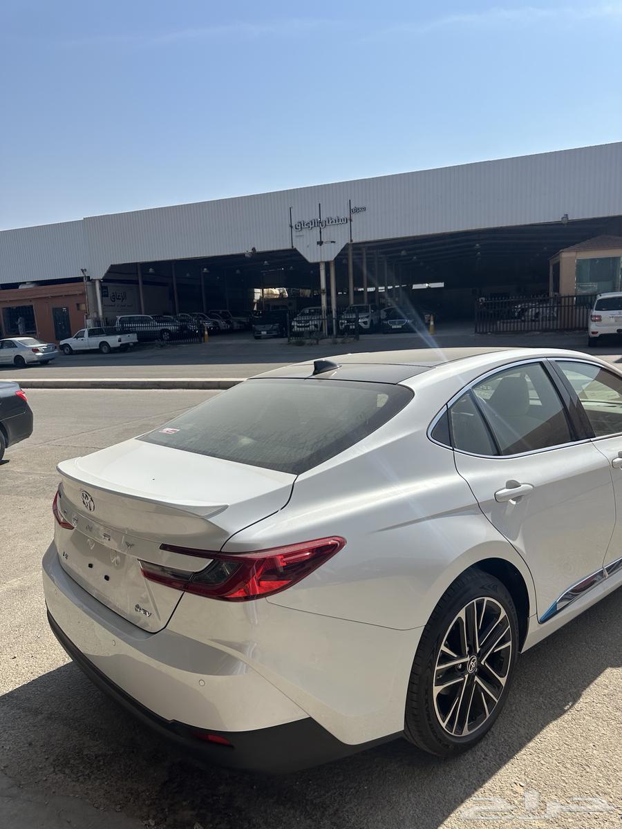 Special offer for 2025 Camry LE Hybrid with panoramic roof, Saudi version63242723439363114