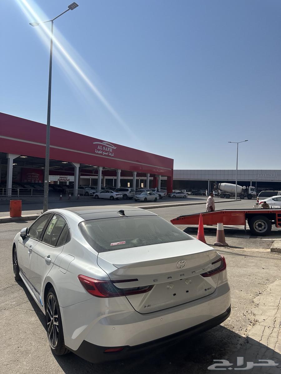 Special offer for 2025 Camry LE Hybrid with panoramic roof, Saudi version63242723439363113