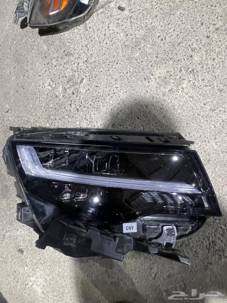 Original Jili Okavango right headlight model 2022-2023, genuine and brand new.63242726371201111