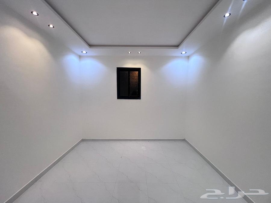 Upper floor with deed for sale opposite a mosque, 250m, excellent location, southern Riyadh63009505128707112