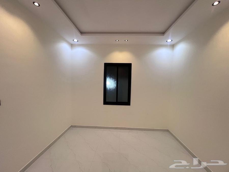 Upper floor with deed for sale opposite a mosque, 250m, excellent location, southern Riyadh63009505128707114