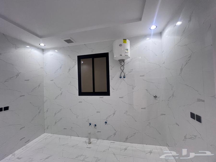 Upper floor with deed for sale opposite a mosque, 250m, excellent location, southern Riyadh63009505128707113