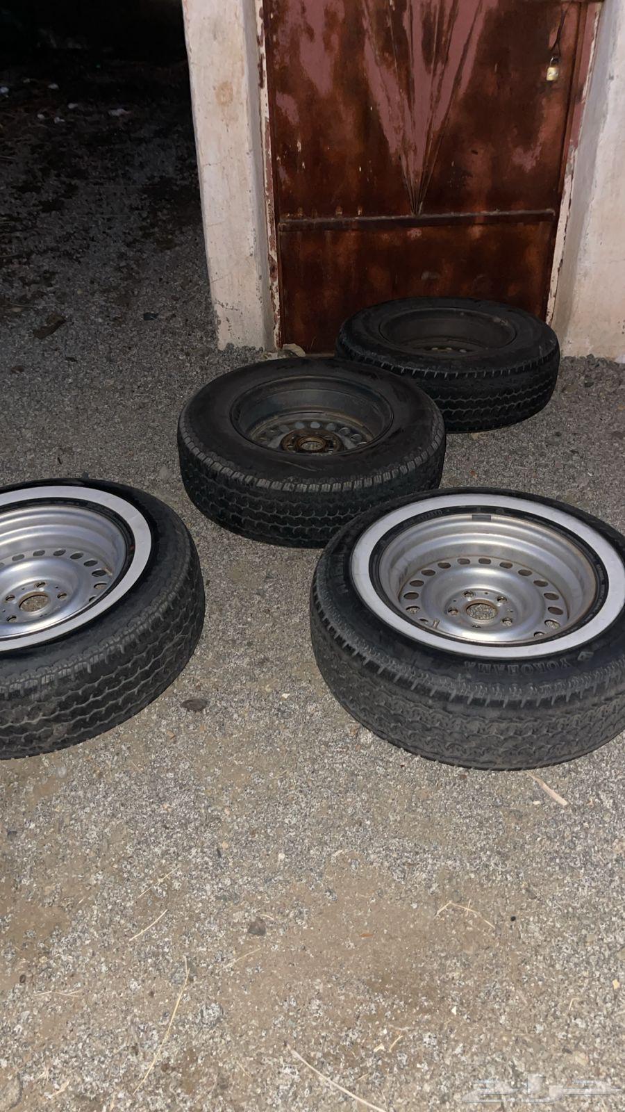 4 tires with rims. The tires are almost worn out, fit on a 15-inch rim.63241709728771117