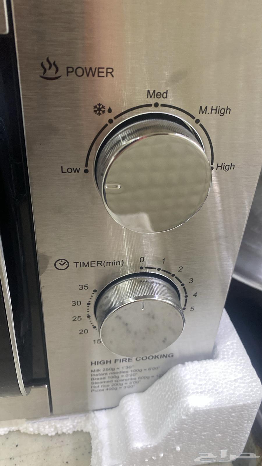 A brand new microwave with its box, I swear, used for only two days.63160840496513112