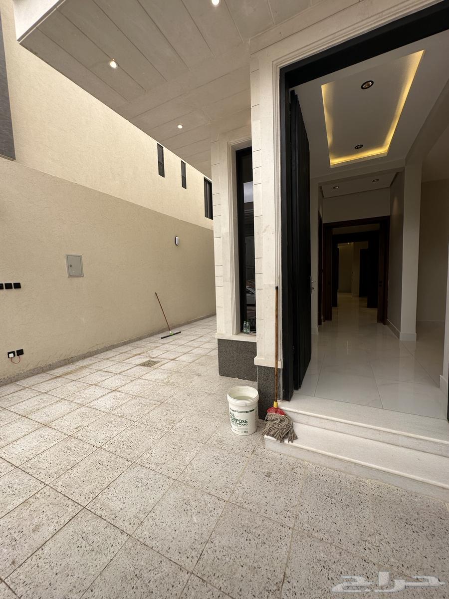 For sale: 3 villas in Al-Rimal neighborhood, area 225 m², two floors and an annex.63009596074882112