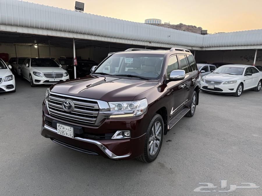 Land Cruiser VXR 2016 with only 100,000 km on the odometer, agency.63238145476355111