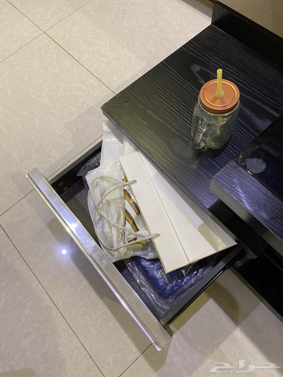 طاولة تلفزيون للبيع مانختلف بسعر63157654097665111