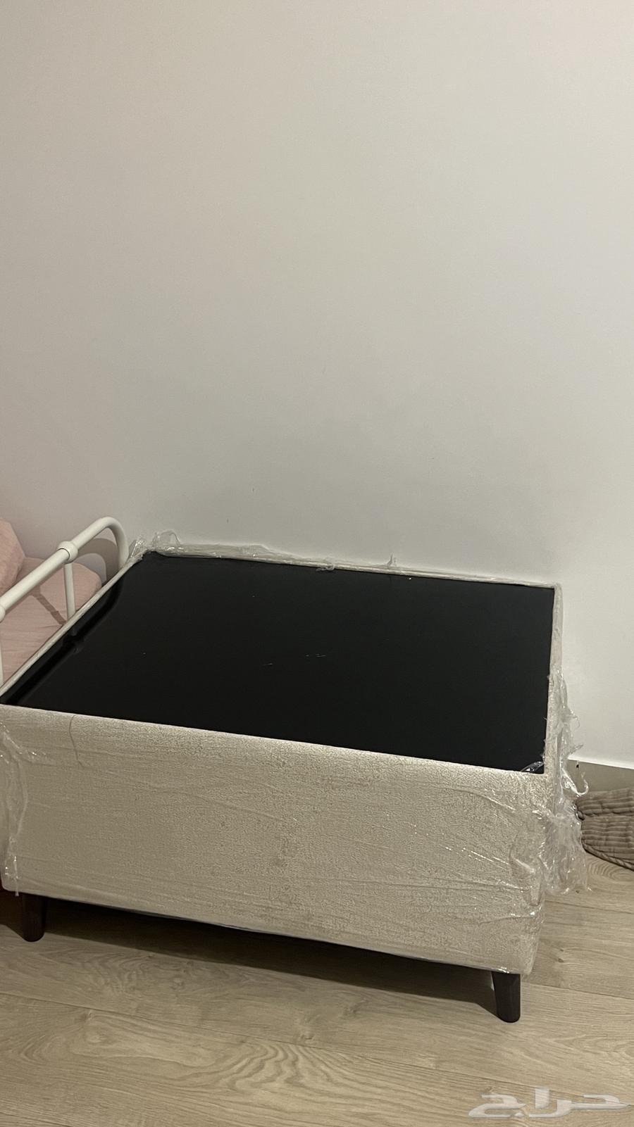طاولة منفرد للبيع سبب لا يناسب كنب63154823561857111