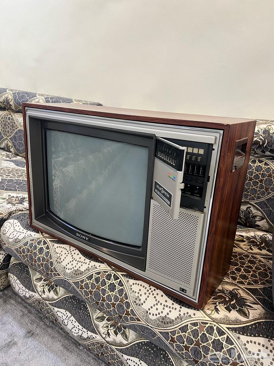 A Sony-manufactured television is an antique piece.63152986489346113