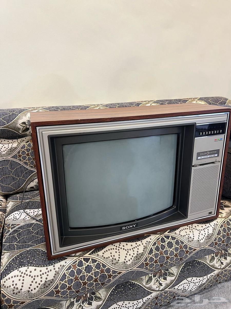 A Sony-manufactured television is an antique piece.63152986489346112