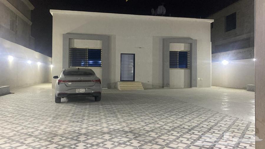 ابها  فله دور ارضي تجاري سكني شارع 8063009719324801112
