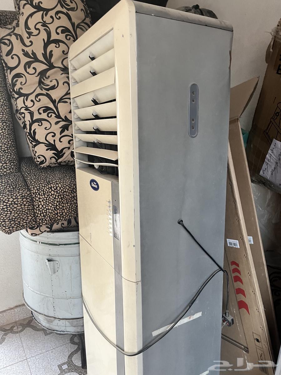 A big working air conditioner, there's nothing wrong with it.63154370098433111