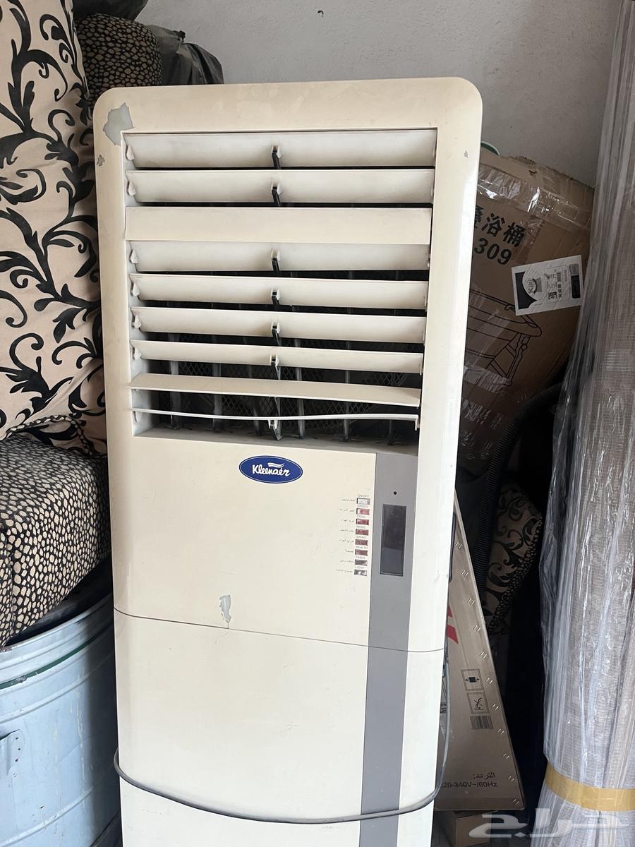 A big working air conditioner, there's nothing wrong with it.63154370098433112