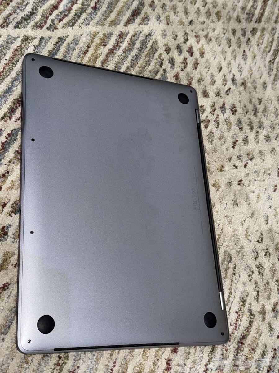 MacBook Pro 1763152035806467112