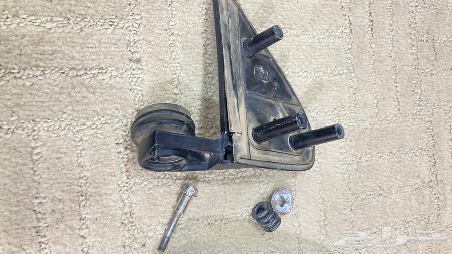 A clean driver mirror but it doesn't have glass.63224884469122112